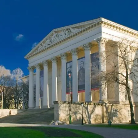 - Museum View Budapeszt