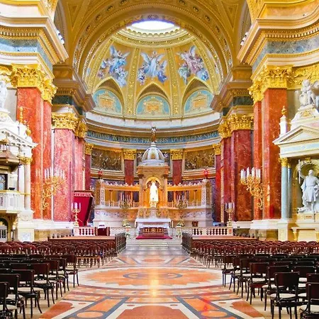 - Museum View * 布达佩斯